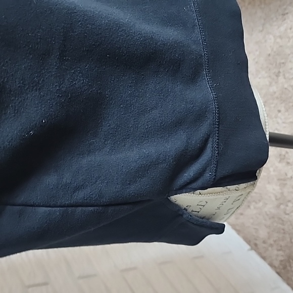 Reebok Crewneck - Picture 2 of 2